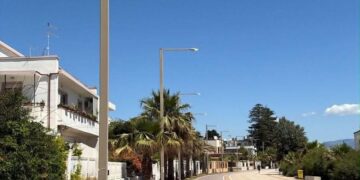 Cagliari, caos illuminazione pubblica: lampioni accesi di giorno e quartieri al buio, il paradosso dell’energia sprecata