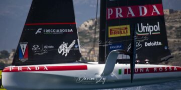 Cagliari in vetrina con la sua magia porta fortuna a Luna Rossa: trionfo su New Zealand all’America’s Cup