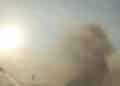 Vasto incendio lungo la 131, vigili del fuoco in azione