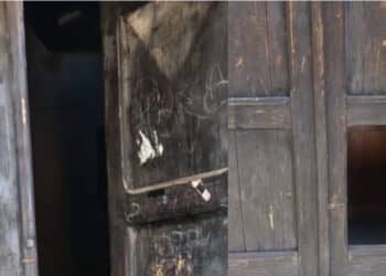 Chiesa di San Sebastiano a Siliqua deturpata dai vandali, l’ira del Comune: “Sono nostri giovanissimi concittadini refrattari ad ogni azione educativa“