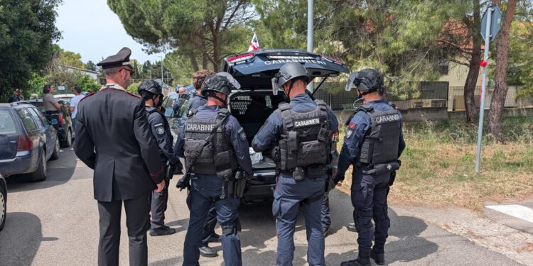 Monastir, fa irruzione in tabaccheria armato e col volto coperto: messo in fuga si barrica in casa